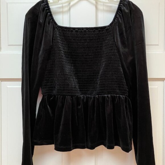 NWT Gap Long Sleeve Black Velvet Smocked Peplum top M - Picture 2 of 6